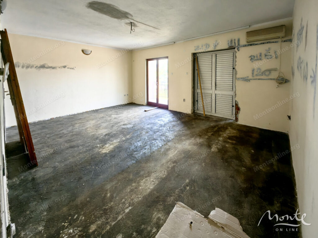 dom s 4 kvartirami i bolshim uchastkom v donya goricza podgoricza 17