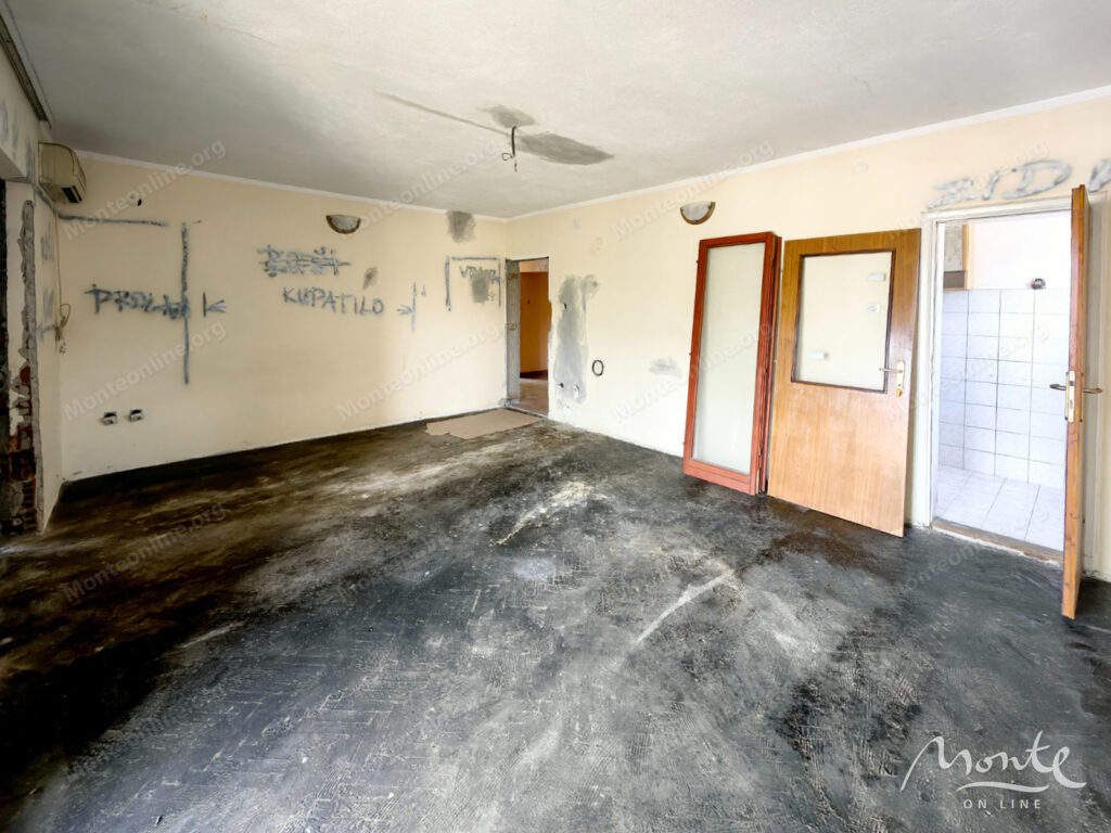 dom s 4 kvartirami i bolshim uchastkom v donya goricza podgoricza 21