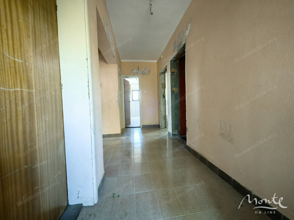 dom s 4 kvartirami i bolshim uchastkom v donya goricza podgoricza 24