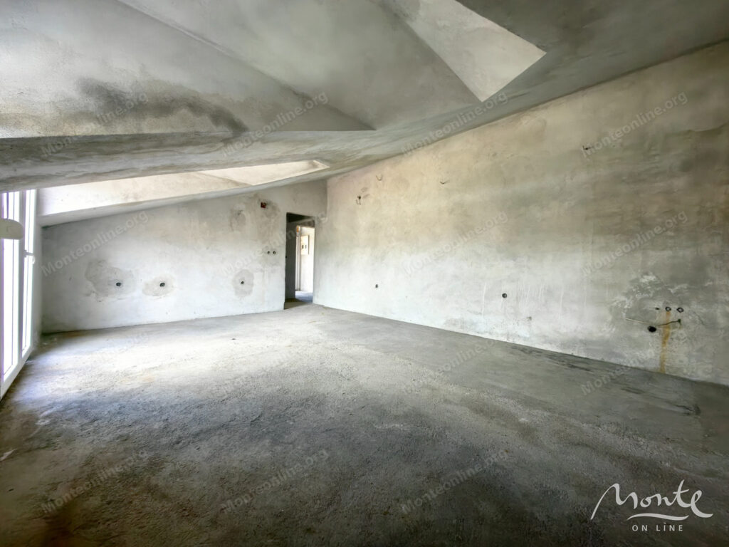 dom s 4 kvartirami i bolshim uchastkom v donya goricza podgoricza 36