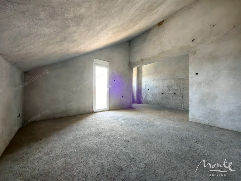 dom s 4 kvartirami i bolshim uchastkom v donya goricza podgoricza 40