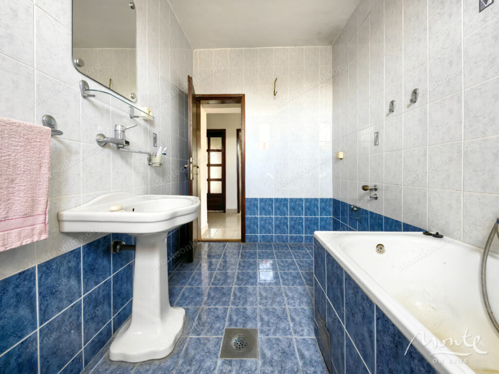 dom s 4 kvartirami i bolshim uchastkom v donya goricza podgoricza 48