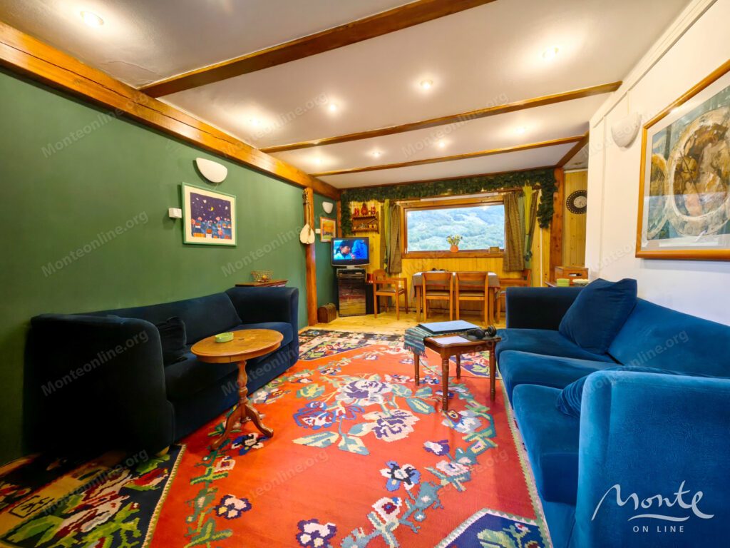 dom s vidom na durmitor u gornolyzhnogo kurorta savin kuk zhablyak 07