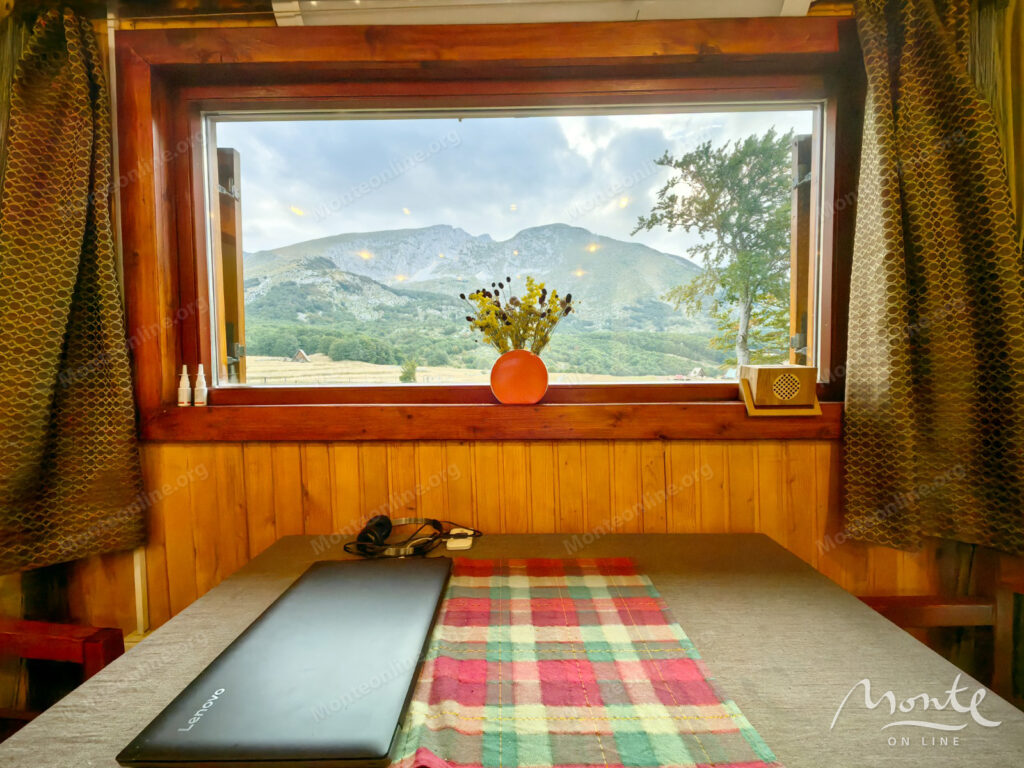 dom s vidom na durmitor u gornolyzhnogo kurorta savin kuk zhablyak 08