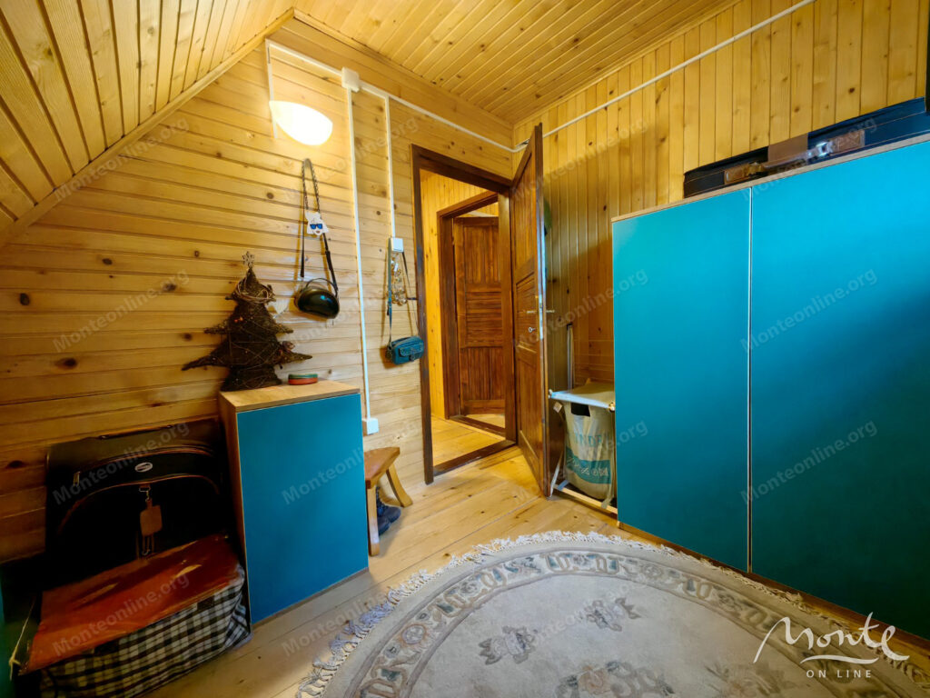 dom s vidom na durmitor u gornolyzhnogo kurorta savin kuk zhablyak 13