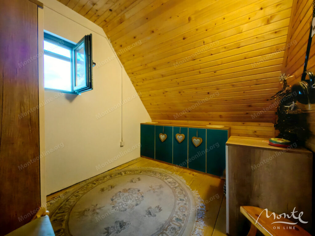 dom s vidom na durmitor u gornolyzhnogo kurorta savin kuk zhablyak 14