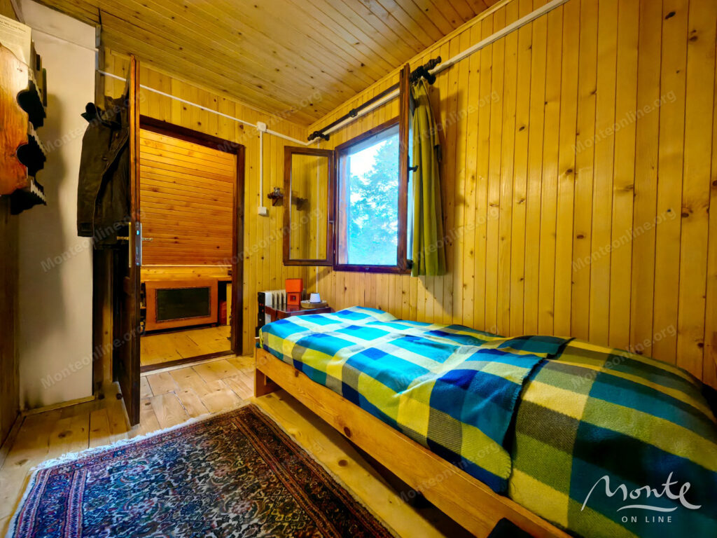 dom s vidom na durmitor u gornolyzhnogo kurorta savin kuk zhablyak 17