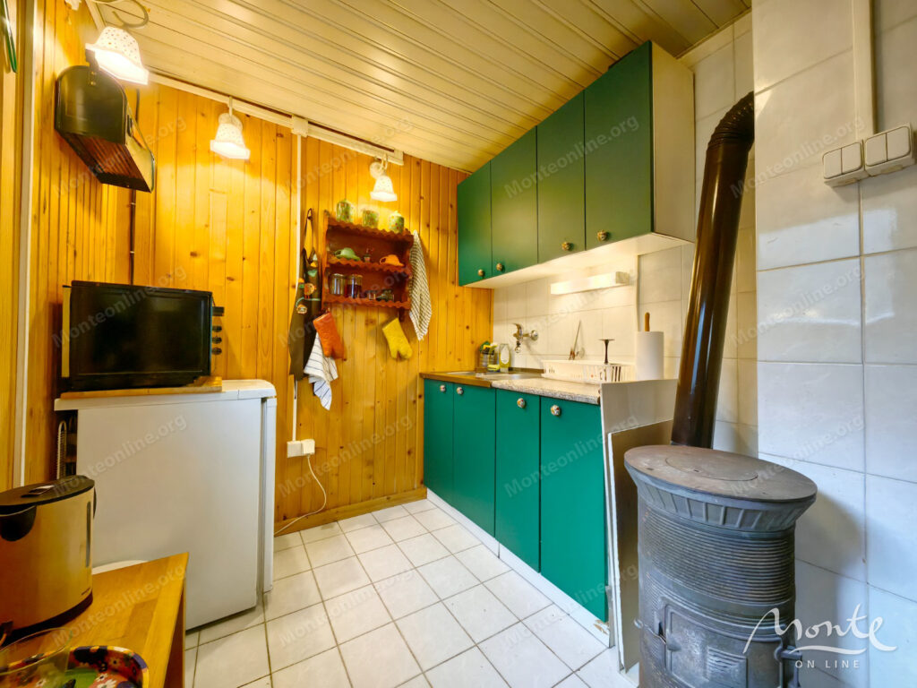 dom s vidom na durmitor u gornolyzhnogo kurorta savin kuk zhablyak 19