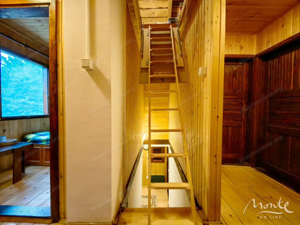 dom s vidom na durmitor u gornolyzhnogo kurorta savin kuk zhablyak 21