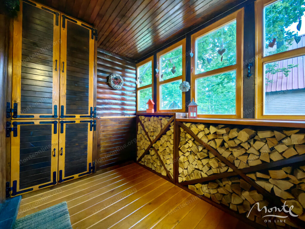 dom s vidom na durmitor u gornolyzhnogo kurorta savin kuk zhablyak 23