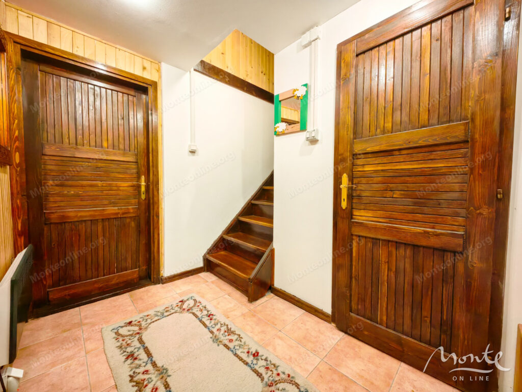 dom s vidom na durmitor u gornolyzhnogo kurorta savin kuk zhablyak 26