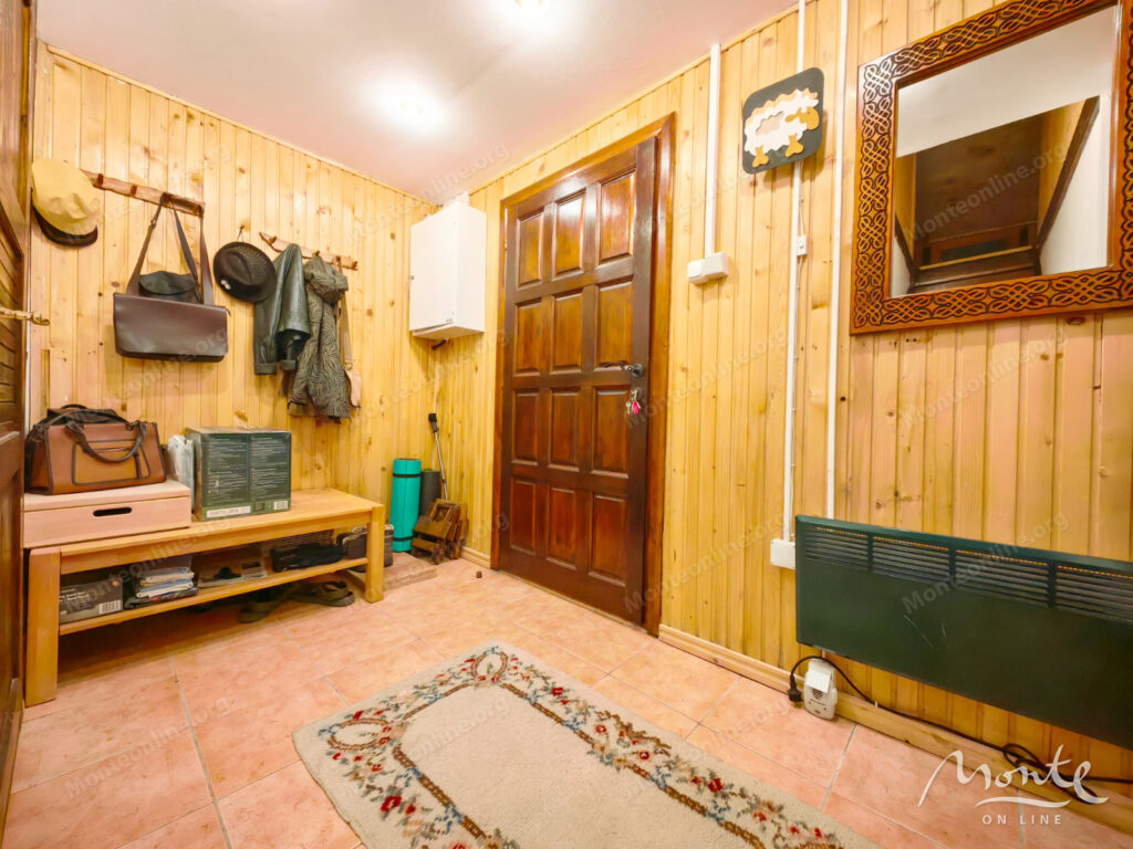 dom s vidom na durmitor u gornolyzhnogo kurorta savin kuk zhablyak 27