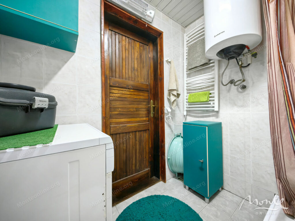 dom s vidom na durmitor u gornolyzhnogo kurorta savin kuk zhablyak 29