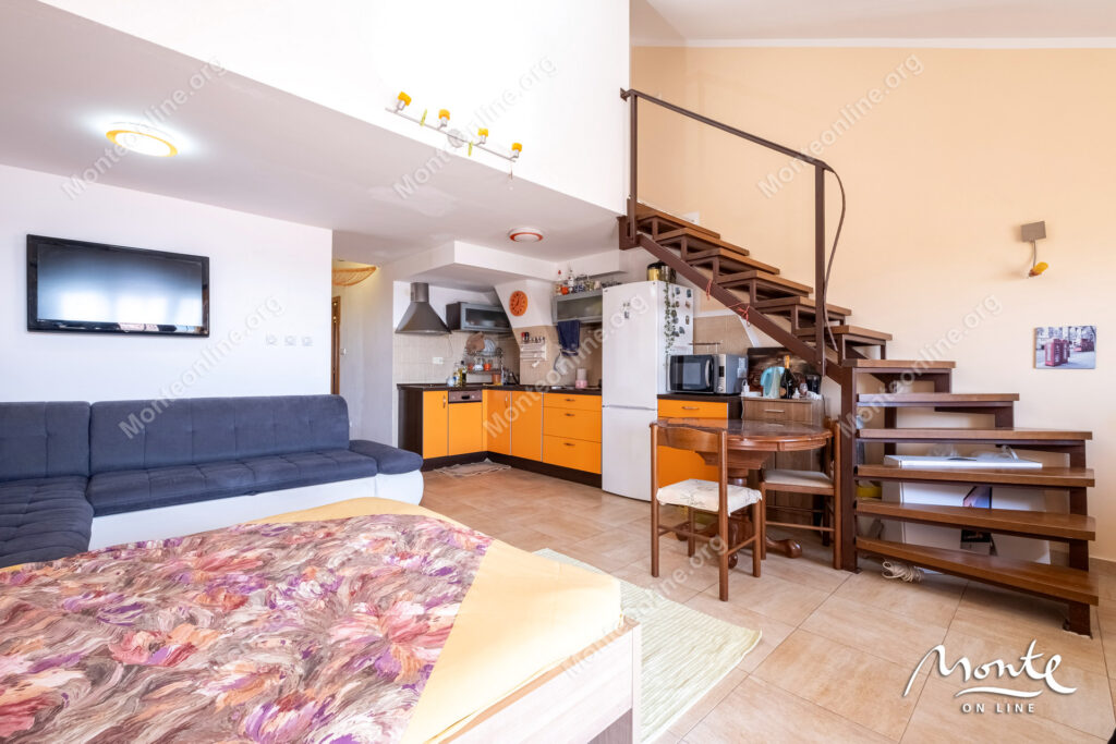 dvuhurovnevye apartamenty s 2 spalnyami v 150 m ot morya v kamenari herczeg novi 05