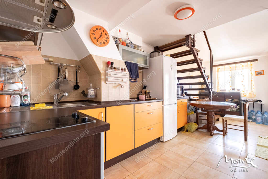 dvuhurovnevye apartamenty s 2 spalnyami v 150 m ot morya v kamenari herczeg novi 11