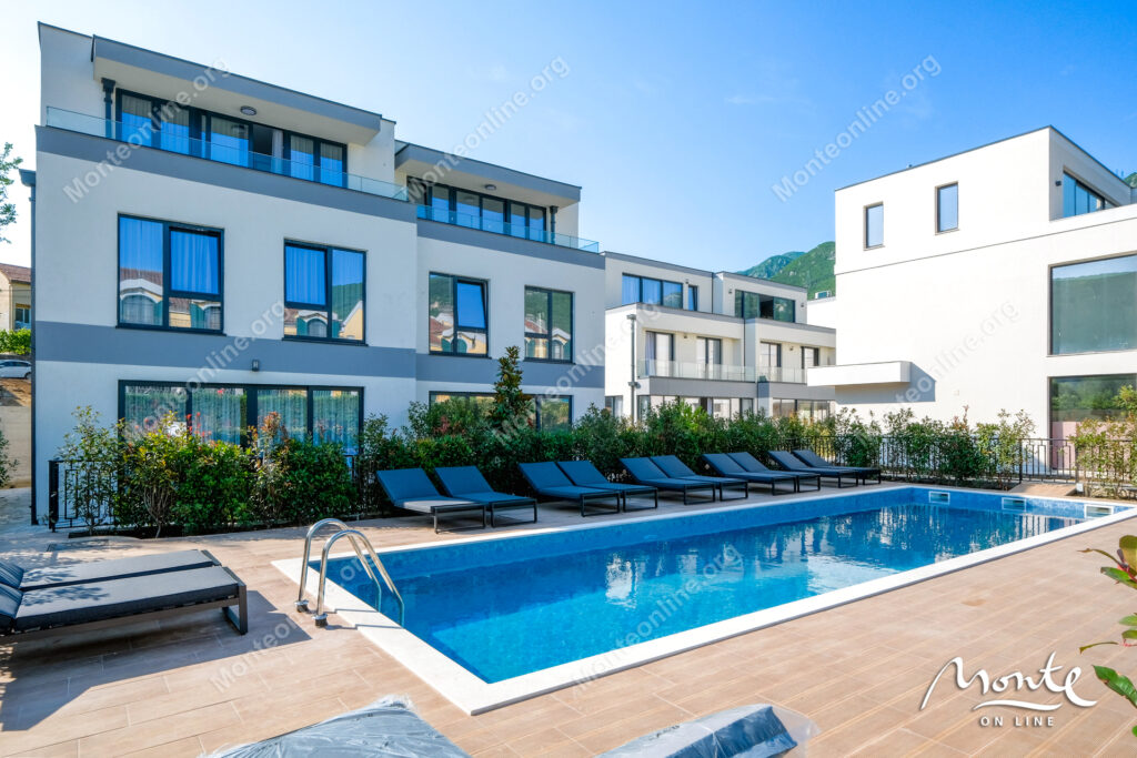 eksklyuzivnyj taunhaus v zakrytom komplekse s bassejnom v lastve grbalskoj chernogoriya 01