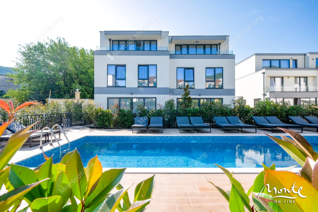 eksklyuzivnyj taunhaus v zakrytom komplekse s bassejnom v lastve grbalskoj chernogoriya 02