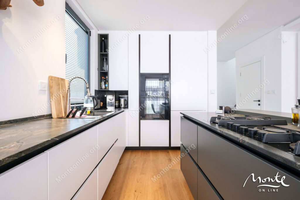 eksklyuzivnyj taunhaus v zakrytom komplekse s bassejnom v lastve grbalskoj chernogoriya 18