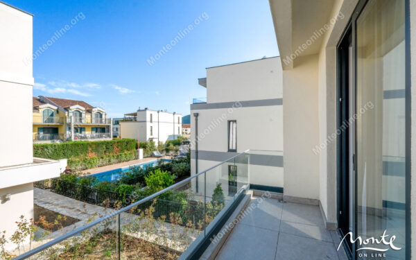 eksklyuzivnyj taunhaus v zakrytom komplekse s bassejnom v lastve grbalskoj chernogoriya 24