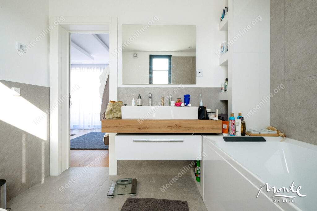 eksklyuzivnyj taunhaus v zakrytom komplekse s bassejnom v lastve grbalskoj chernogoriya 35