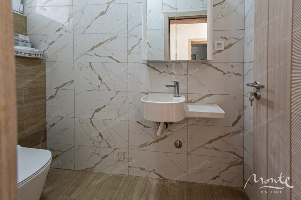 kvartira s 2 spalnyami dvorikom terrasoj i parkovkoj v dzhenovichi herczeg novi 05