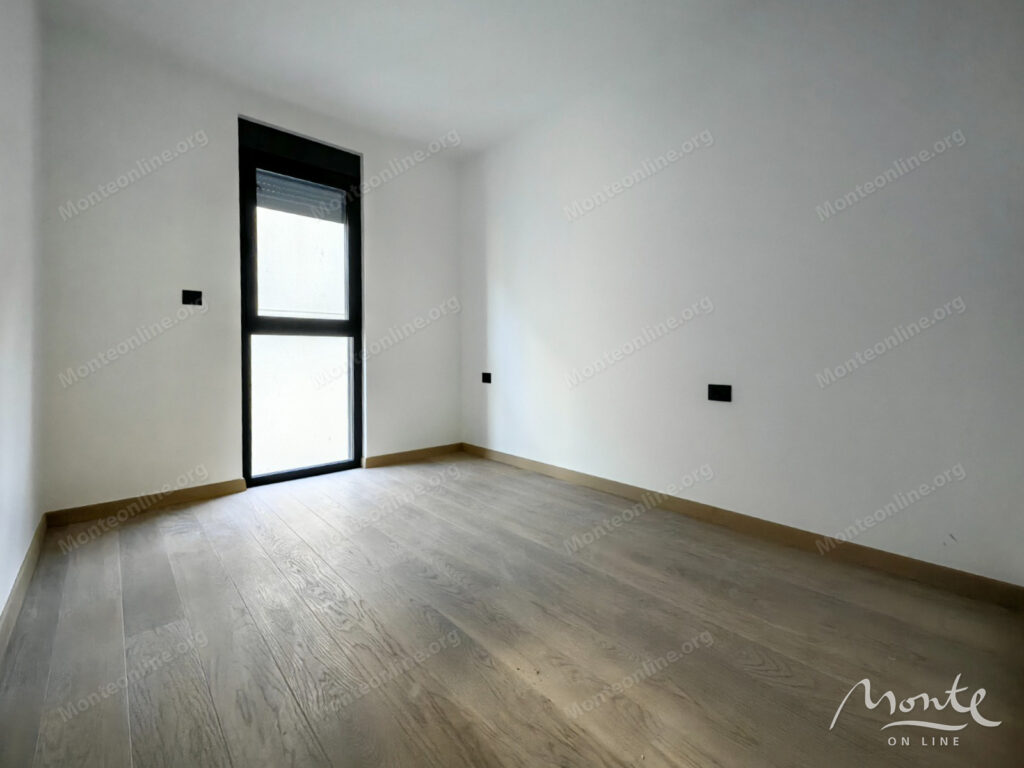 novaya kvartira s 3 spalnyami terrasami i parkovkoj v elitnom zhilom komplekse podgoricza 04