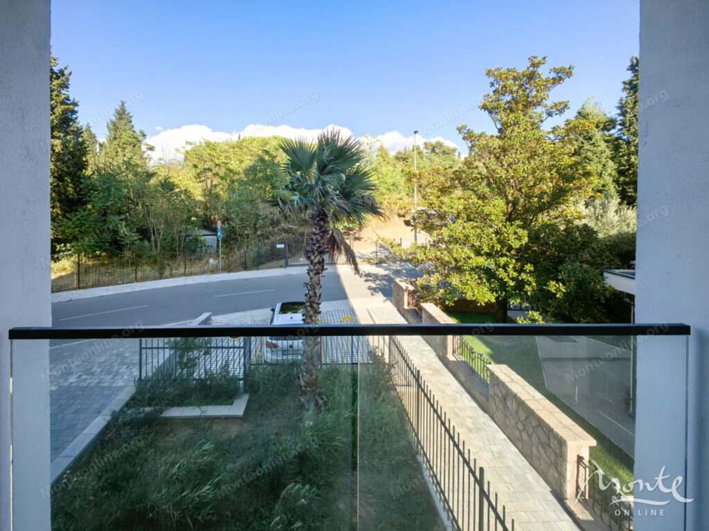 novaya kvartira s 3 spalnyami terrasami i parkovkoj v elitnom zhilom komplekse podgoricza 20