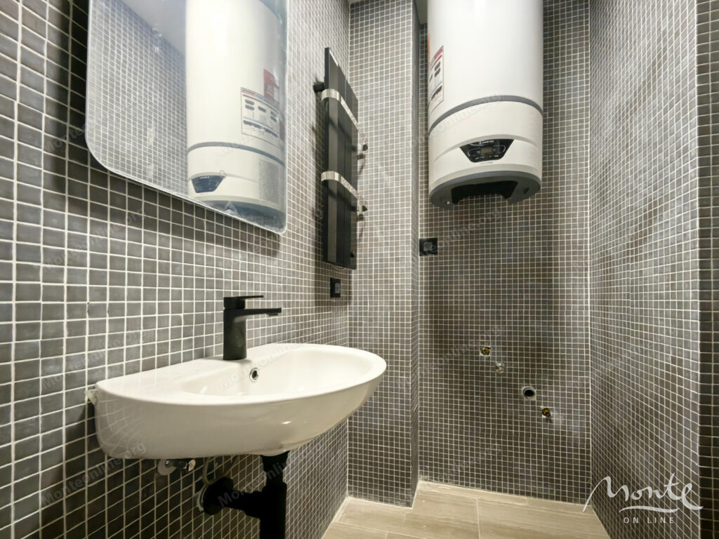 novaya kvartira s 3 spalnyami terrasami i parkovkoj v elitnom zhilom komplekse podgoricza 25