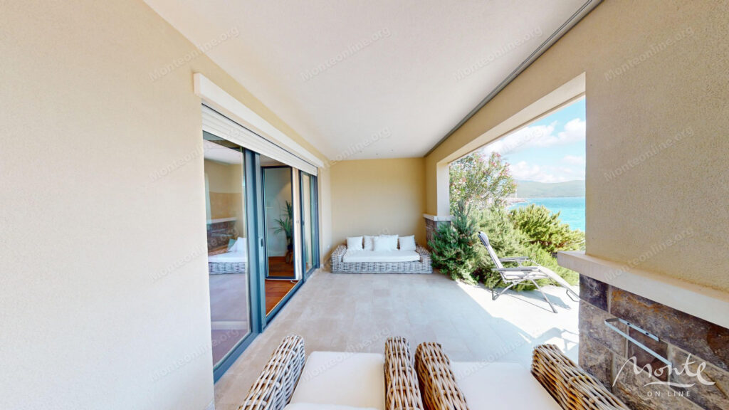 prostornaya 2 spalnaya kvartira s vidom na more v marina village lustica bay 08