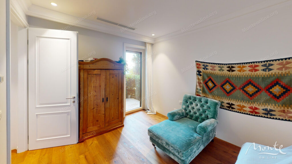 prostornaya 2 spalnaya kvartira s vidom na more v marina village lustica bay 19