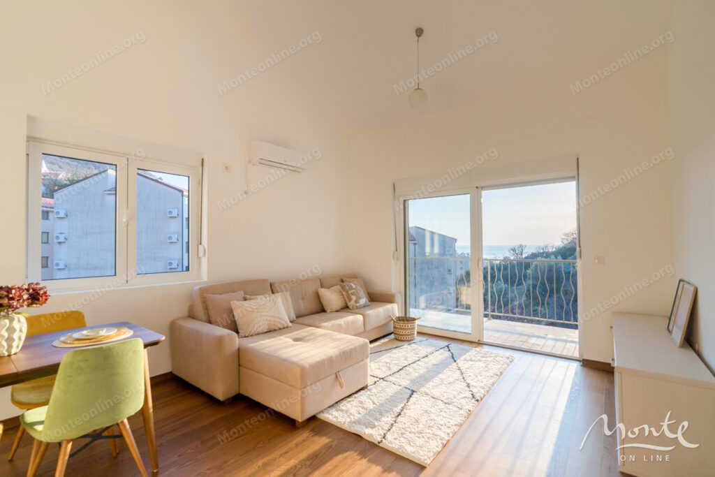 prostornaya 2 spalnaya kvartira v przhno s vidom na more 01