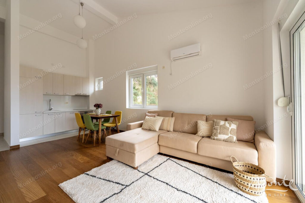 prostornaya 2 spalnaya kvartira v przhno s vidom na more 02