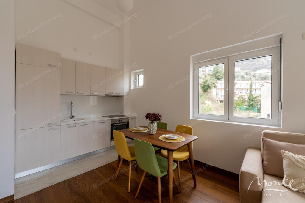 prostornaya 2 spalnaya kvartira v przhno s vidom na more 03