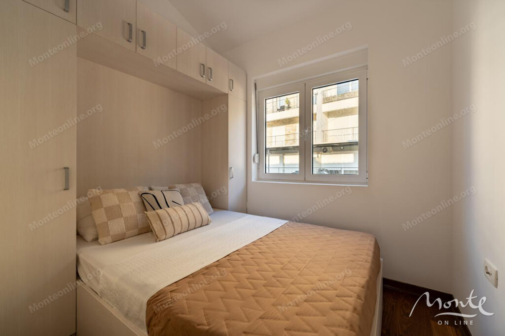 prostornaya 2 spalnaya kvartira v przhno s vidom na more 07