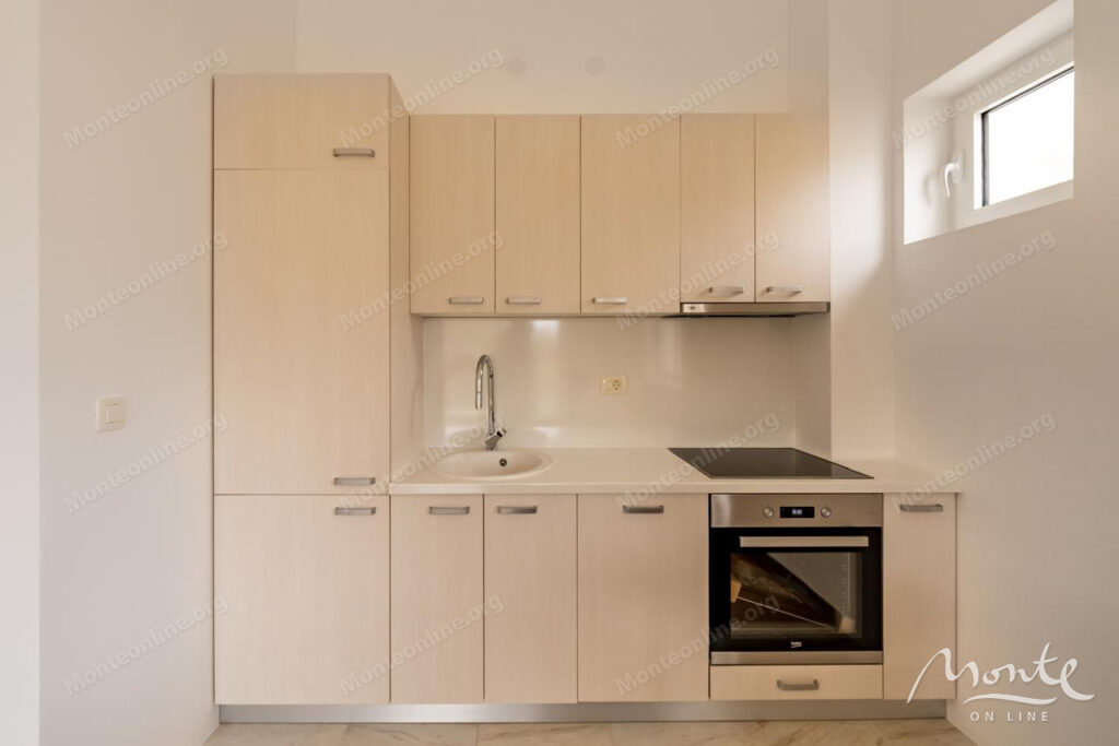 prostornaya 2 spalnaya kvartira v przhno s vidom na more 08