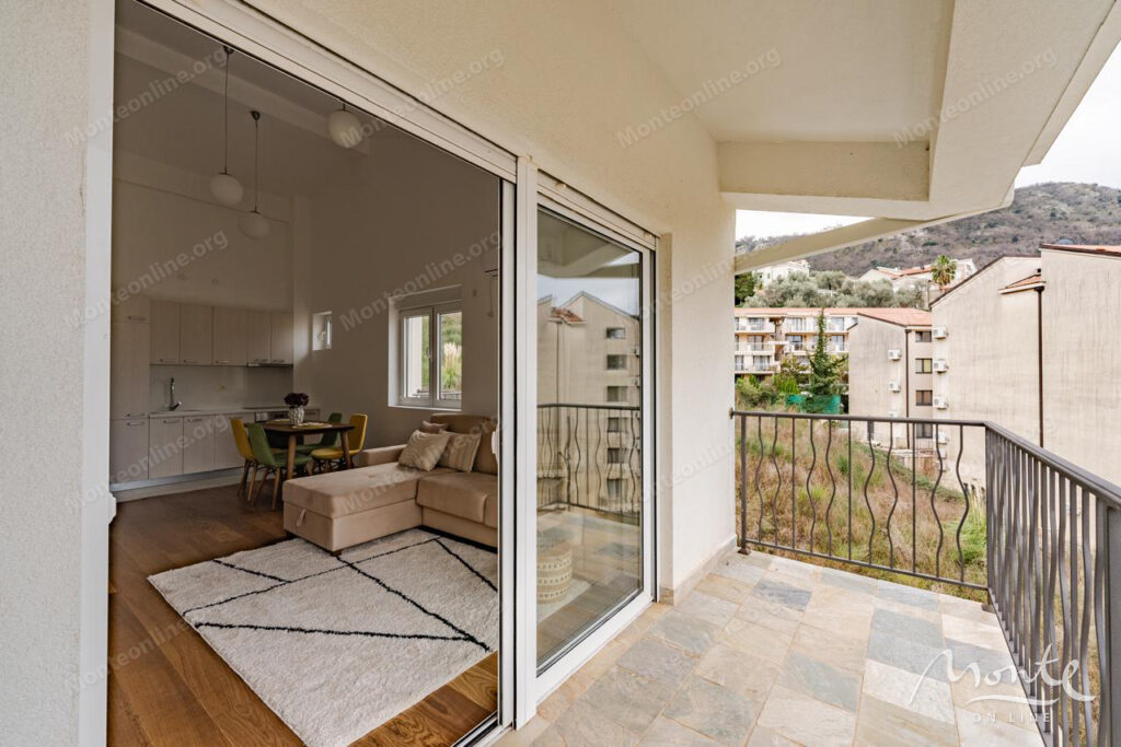 prostornaya 2 spalnaya kvartira v przhno s vidom na more 09