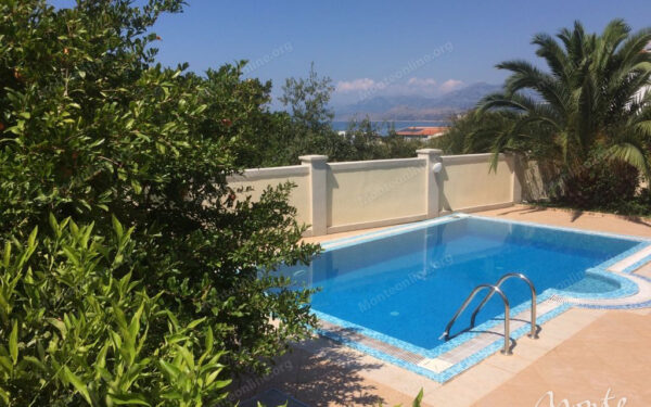 prostornaya 3 etazhnaya villa s sadom bassejnom i vidom na more v utehe bar 04