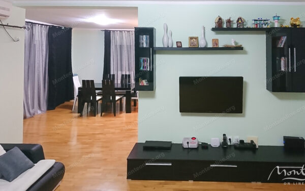 prostornaya 3 etazhnaya villa s sadom bassejnom i vidom na more v utehe bar 09