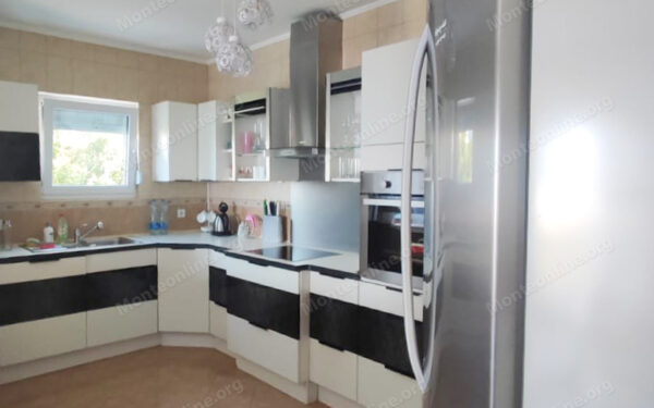 prostornaya 3 etazhnaya villa s sadom bassejnom i vidom na more v utehe bar 14