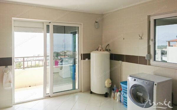 prostornaya 3 etazhnaya villa s sadom bassejnom i vidom na more v utehe bar 24