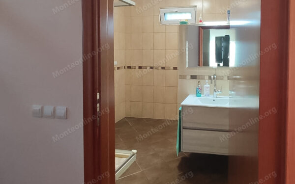 prostornaya 3 etazhnaya villa s sadom bassejnom i vidom na more v utehe bar 26