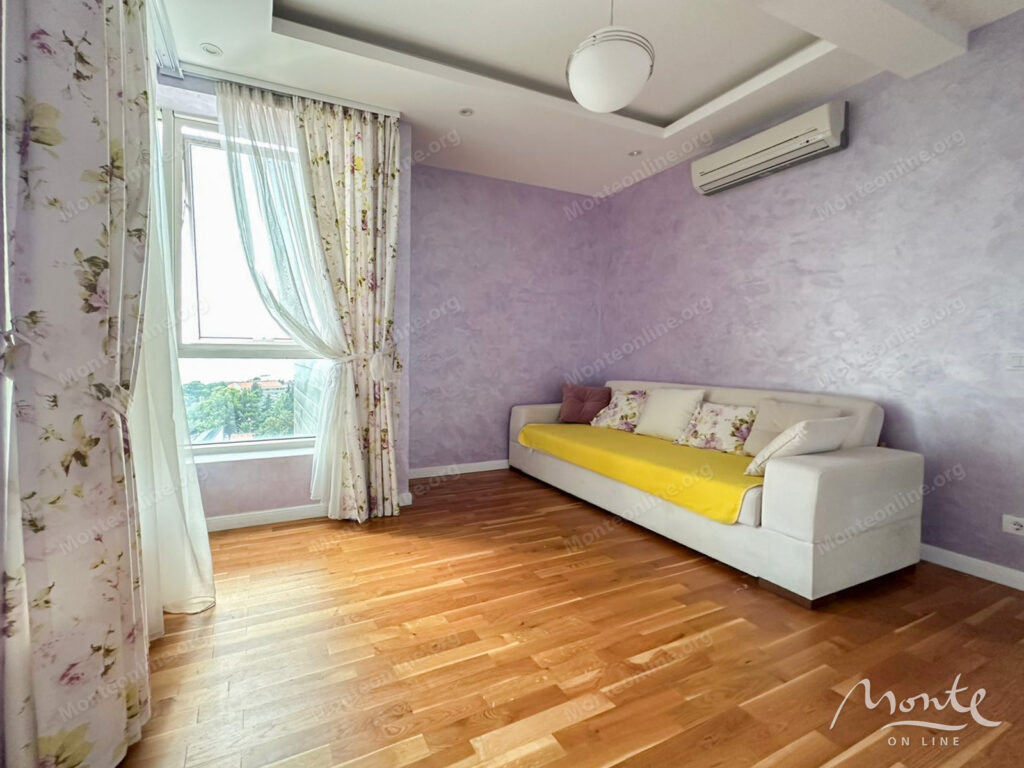 prostornaya kvartira s 3 spalnyami i vidom na more v bechichi 07