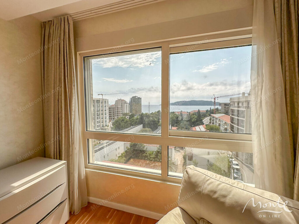 prostornaya kvartira s 3 spalnyami i vidom na more v bechichi 12