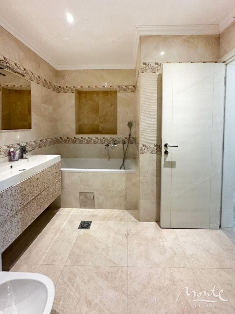 prostornaya kvartira s 3 spalnyami i vidom na more v bechichi 13