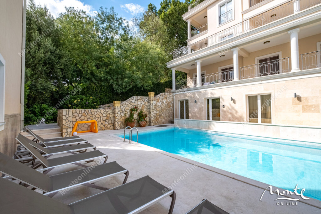 prostornye apartamenty s 3 spalnyami v komplekse s bassejnom dzhenovichi 03