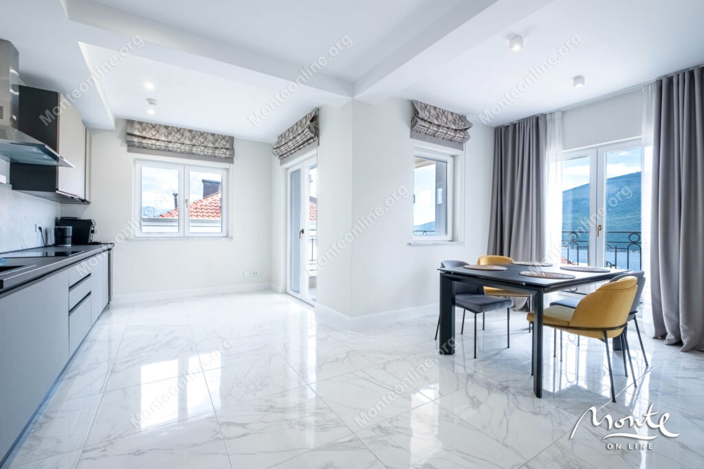 prostornye apartamenty s 3 spalnyami v komplekse s bassejnom dzhenovichi 14