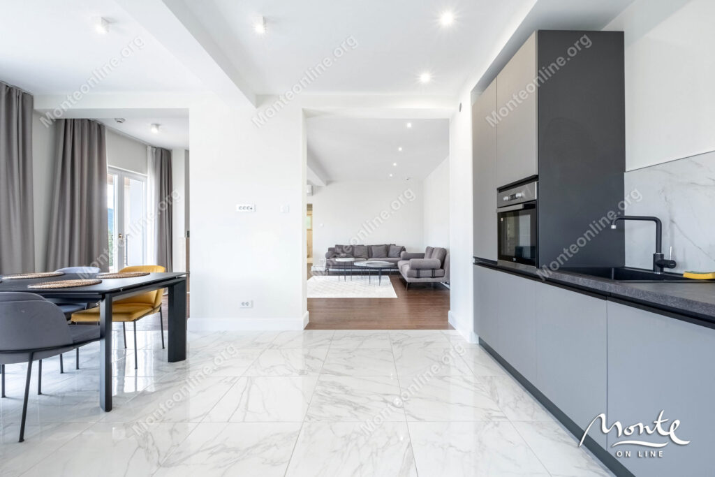 prostornye apartamenty s 3 spalnyami v komplekse s bassejnom dzhenovichi 18