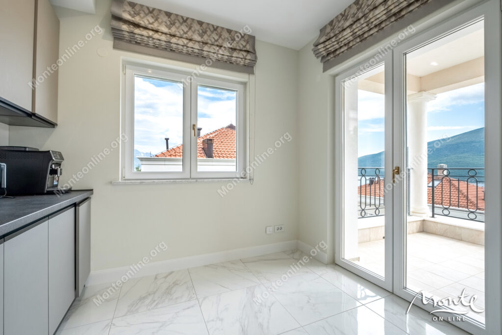 prostornye apartamenty s 3 spalnyami v komplekse s bassejnom dzhenovichi 20