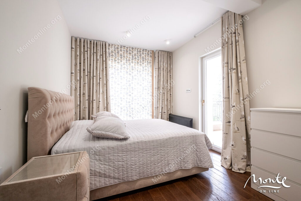 prostornye apartamenty s 3 spalnyami v komplekse s bassejnom dzhenovichi 24