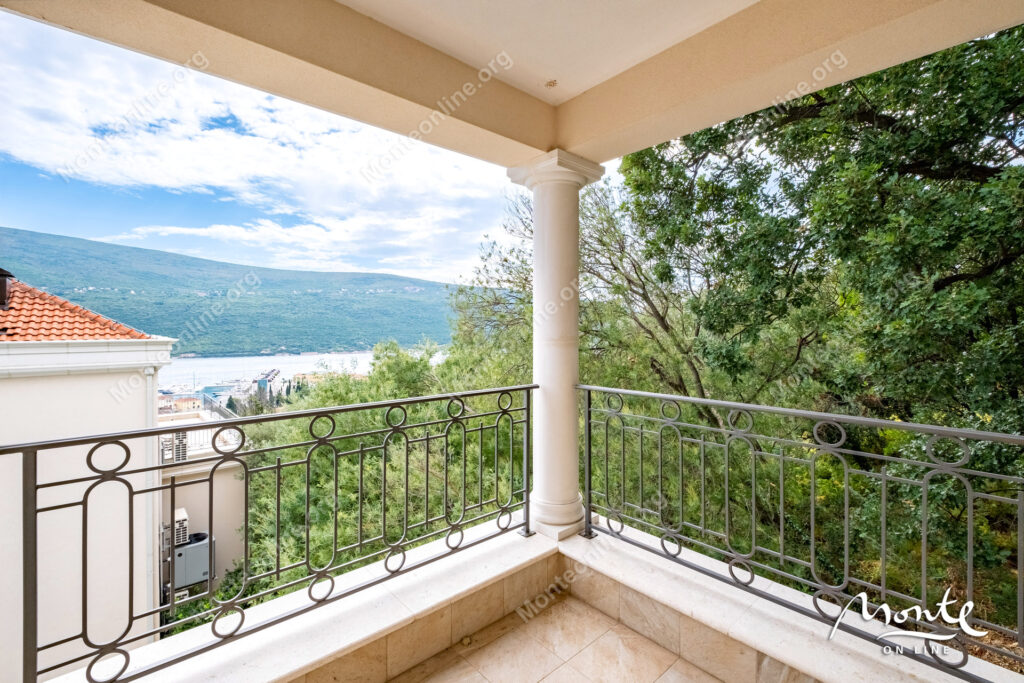 prostornye apartamenty s 3 spalnyami v komplekse s bassejnom dzhenovichi 39